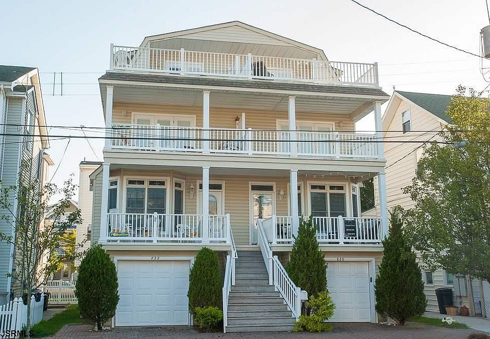 1st image of 820 Delancey Pl #820