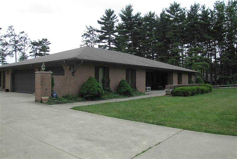 1st image of 131 Pine Tree Dr