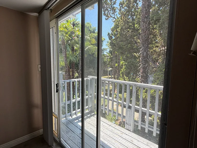313 N Acacia Ave #D — Photo 20