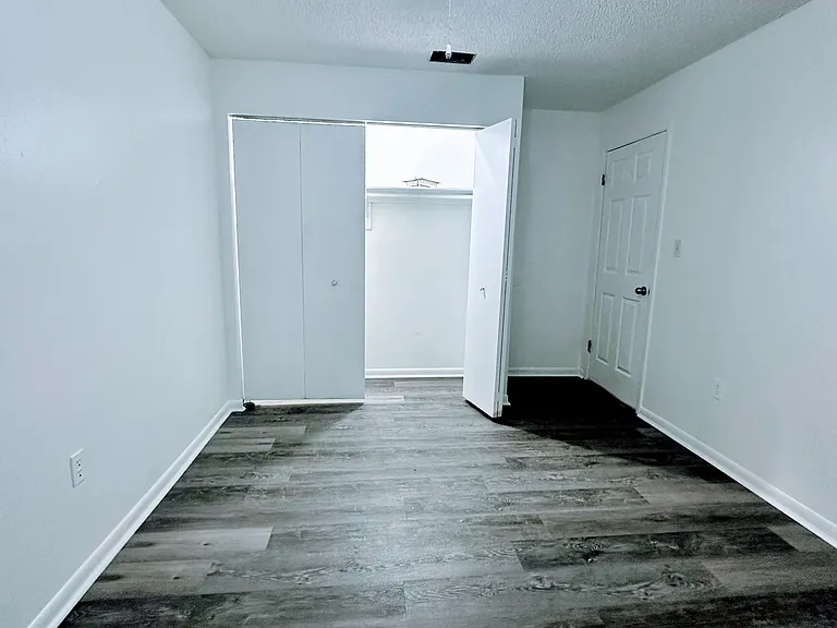 331 W Alamo Dr — Photo 8