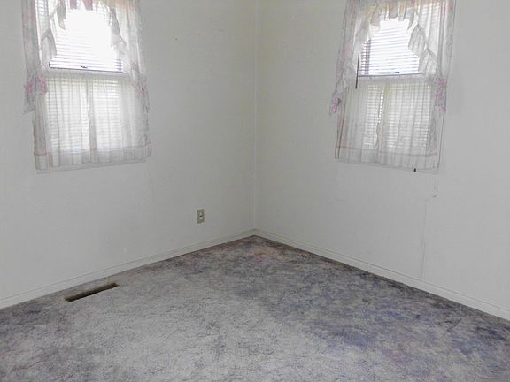 5th image of 412 E Lewerenz St