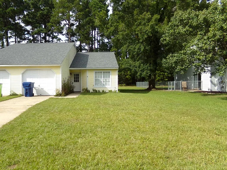 127 Village Ct — Photo 2