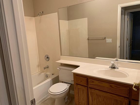 2nd image of 664 Hillswick Cir