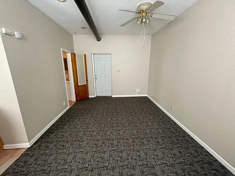 Karlton Apartments — Photo 6