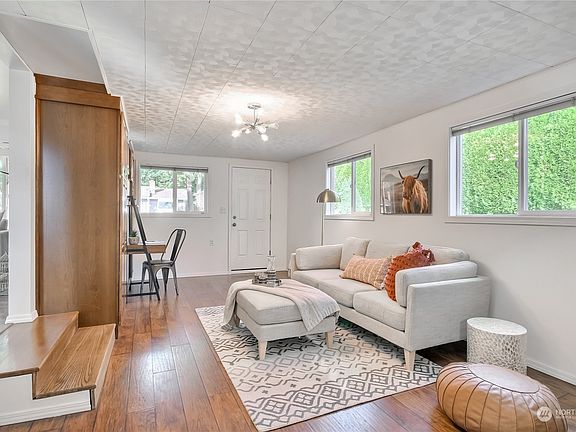 4th image of 5906 177th St SW