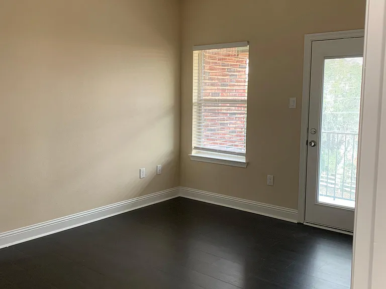 1703 Leann Ln — Photo 6