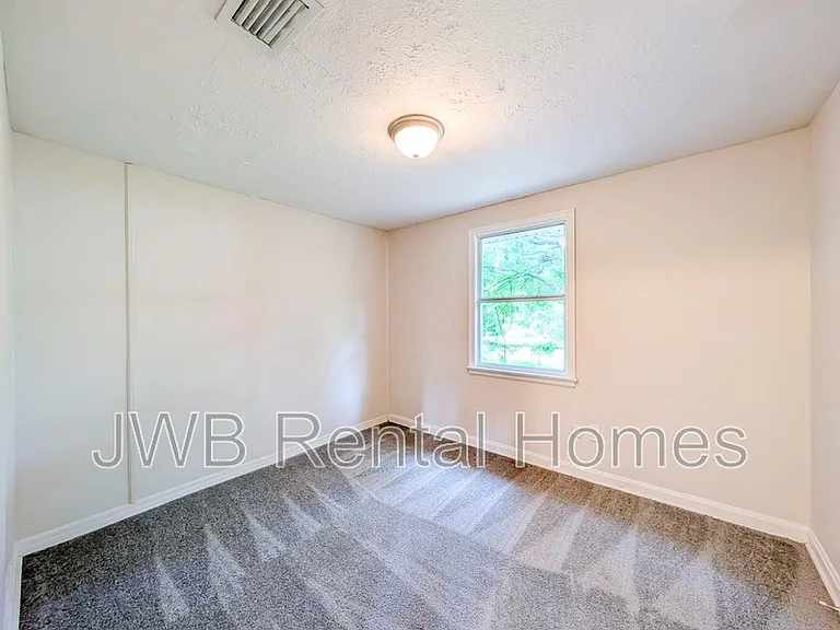 1720 Brooker Rd — Photo 6