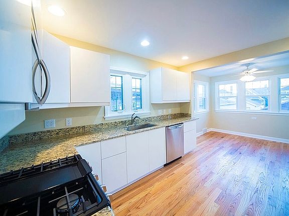 2nd image of 1834 N Natoma Ave