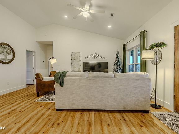 4th image of 636 Camp Ridge Rd