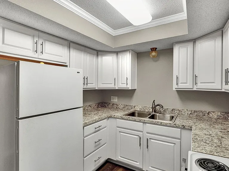 3918 La Mirada Dr N #3 — Photo 9