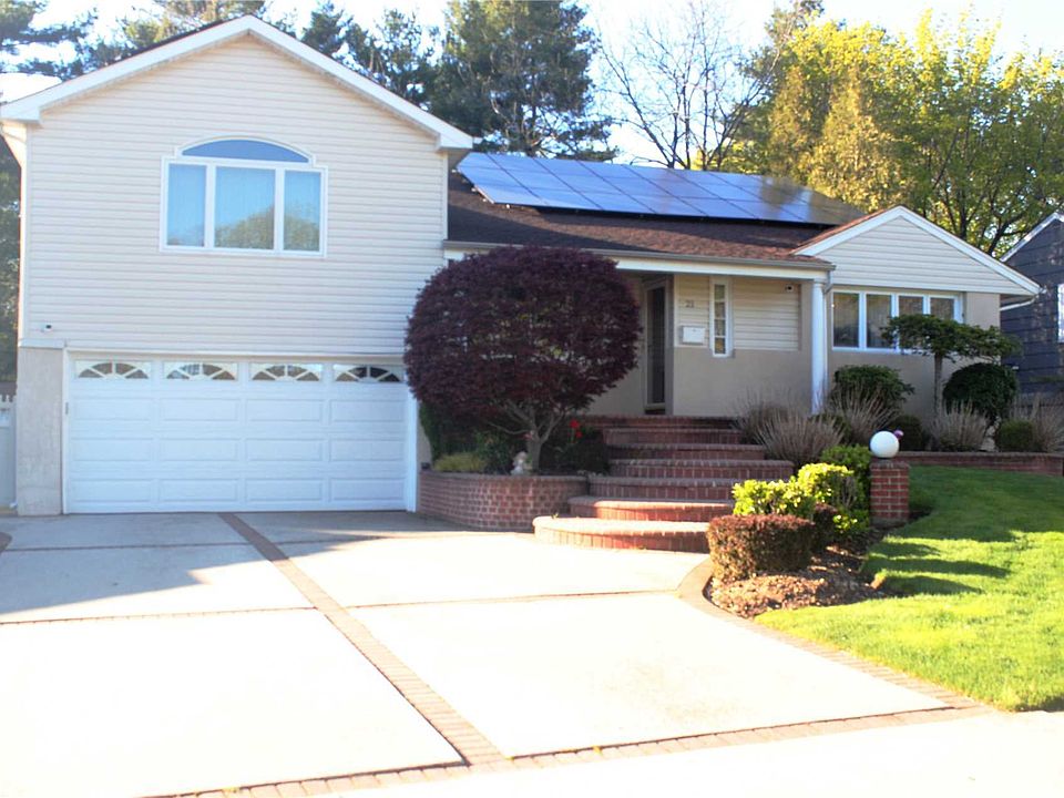 1st image of 21 Greentree Cir