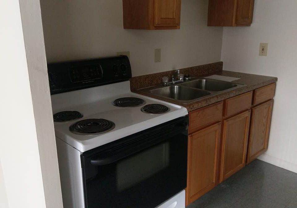 1st image of 1733 Garden Ln APT 2