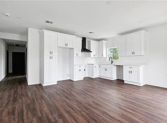 4th image of 2861 Law St