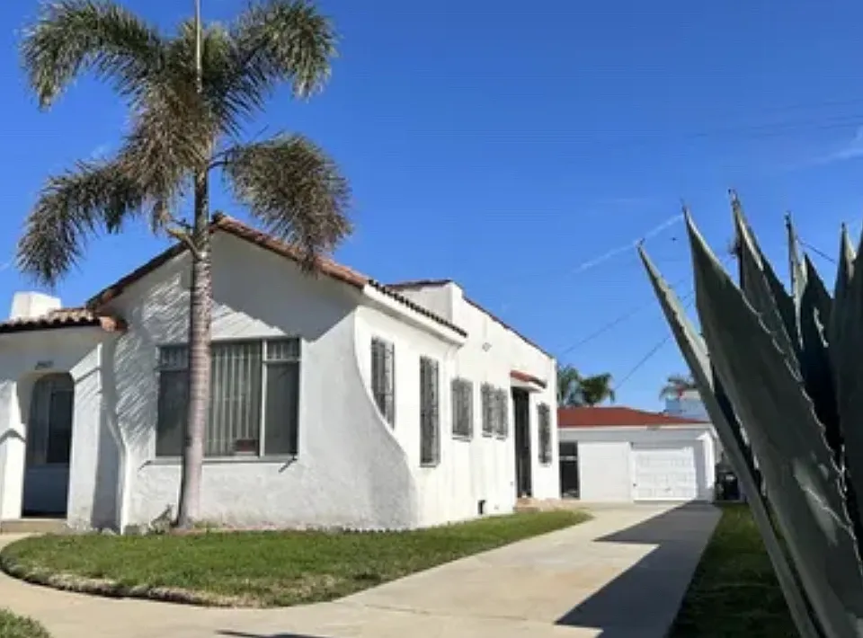 2563 Santa Ana St