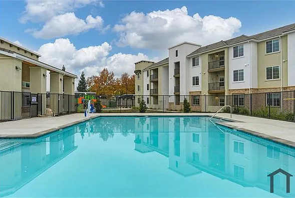 1 bed, 600 sqft, $1,838 — Photo 2