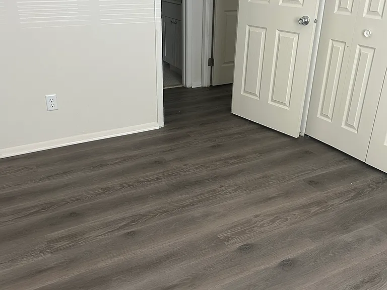 Colony Bay Apartments — Photo 4