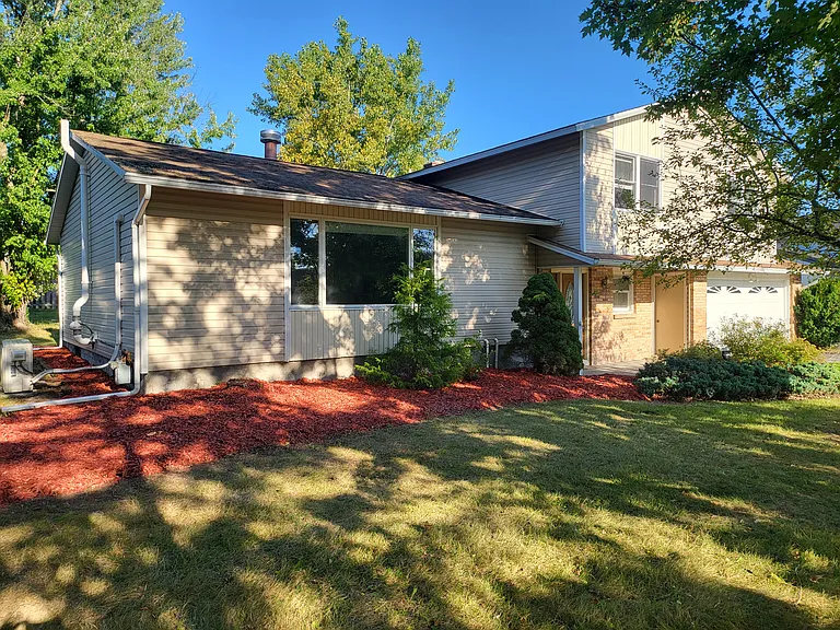 4911 Yeaworth Ln — Photo 2