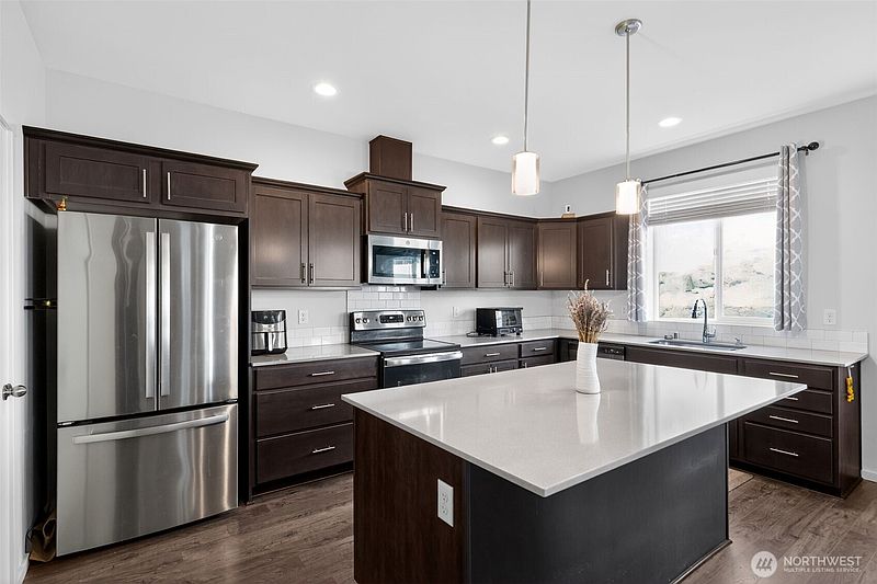 5th image of 2134 Riverstone Loop