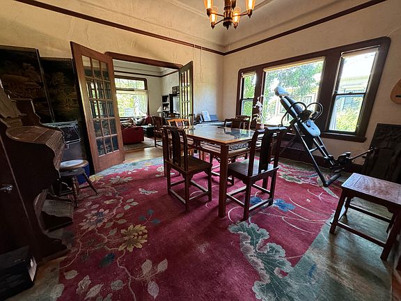 Dining room (shared)