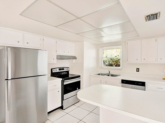 5th image of 111 Bay Dr N
