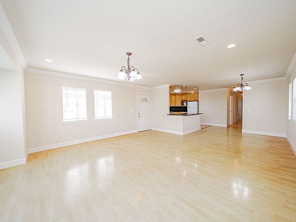 2nd image of 702 W Macarthur Blvd #702A