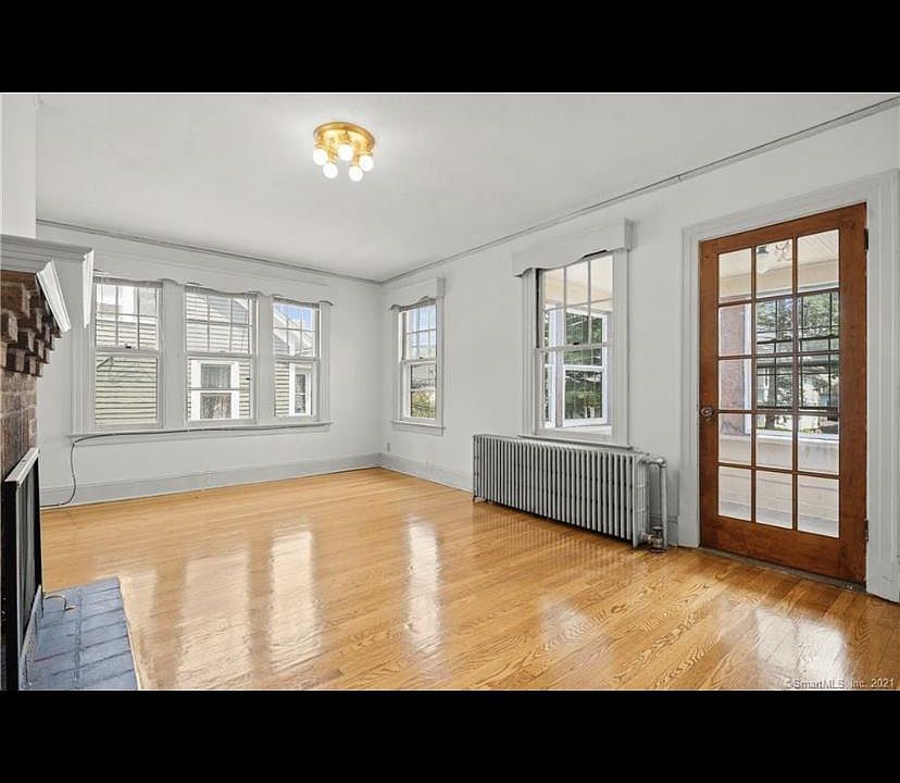 Living room with lot of natural light