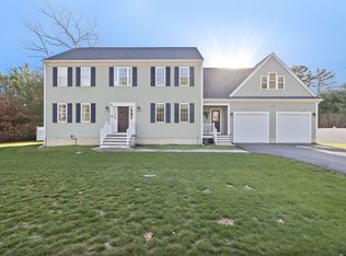 9 Lamppost Dr, Halifax, MA 02338