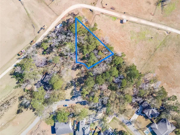 24 Holly Springs Dr, Conroe, TX 77302