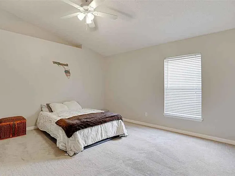 25002 Hyde Park Blvd — Photo 9