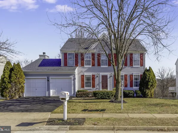 17366 Arrowood Pl, Round Hill, VA 20141