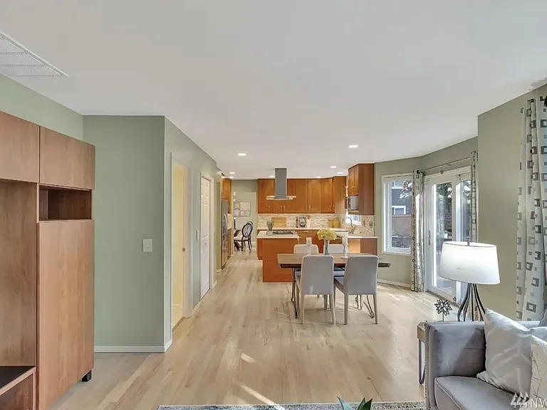 23115 NE 18th St — Photo 10