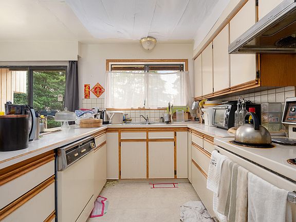 3rd image of 7340 Schaefer Ave