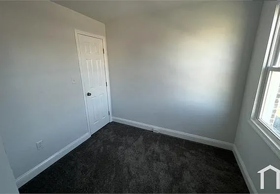 319 Pine St — Photo 9