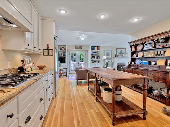 5th image of 2180 E Camelot Pl