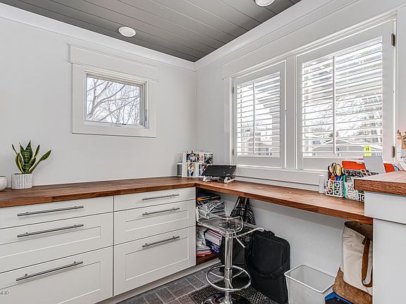 3rd image of 1063 Lakeside Dr SE