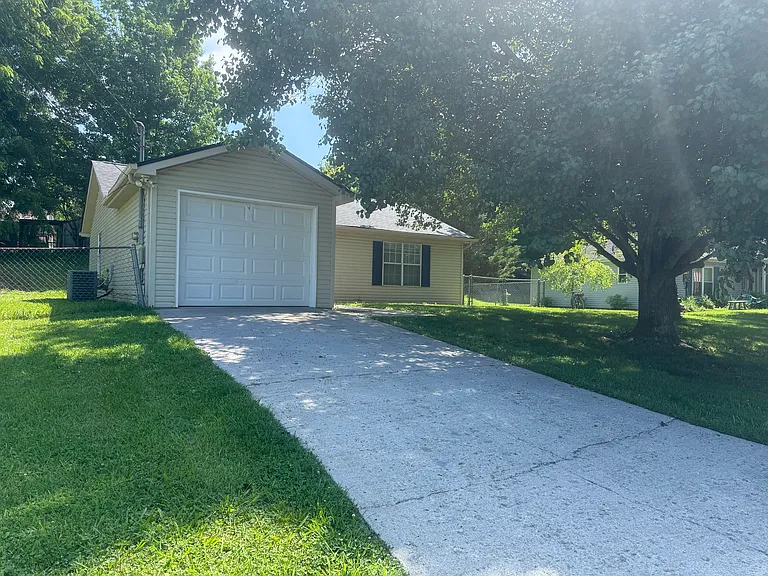 7662 Trey Oaks Ln — Photo 1