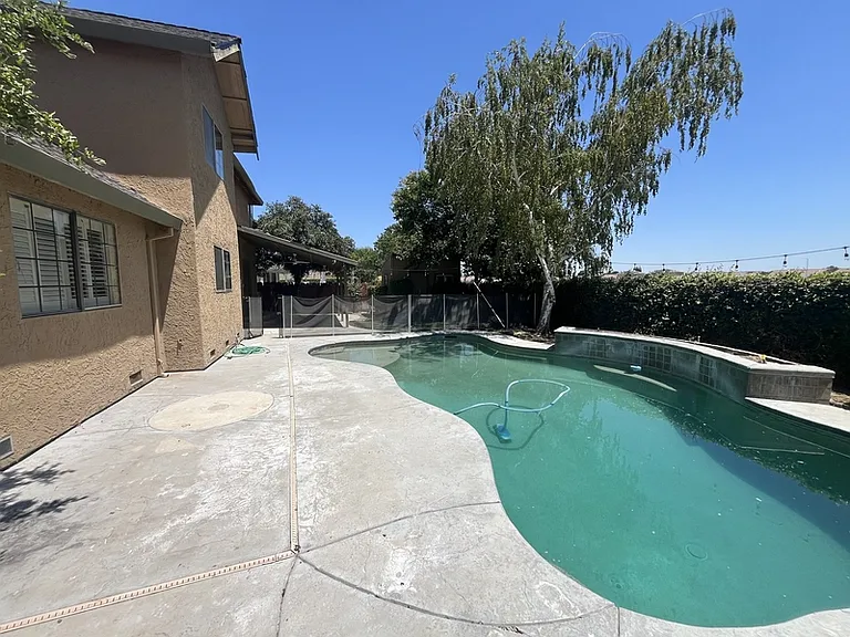 511 Bluff Dr — Photo 23