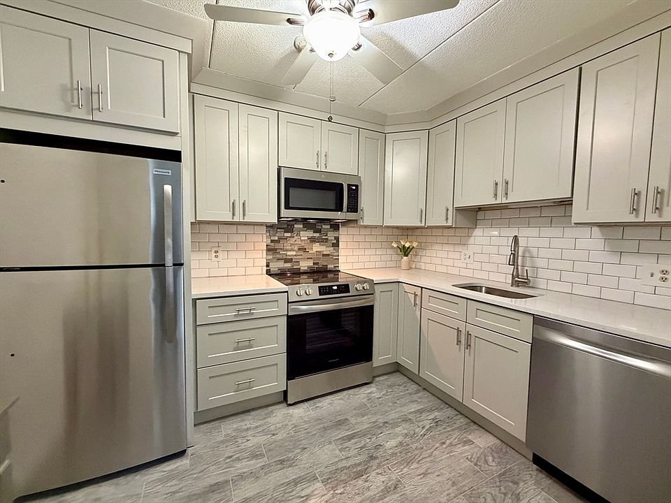 1st image of 6 Old Stone Way APT 3