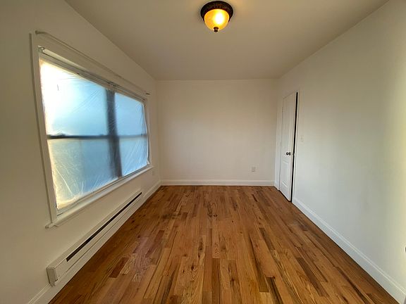 5th image of 295 Roosevelt Ave APT 1