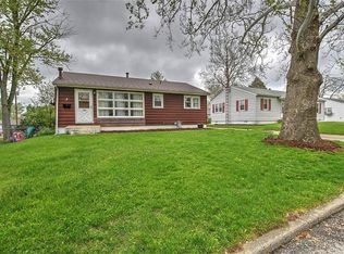 4 W Enlow Dr, Decatur, IL 62521