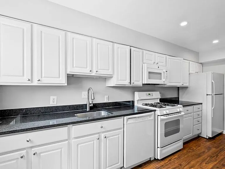 307 19th St NE — Photo 6