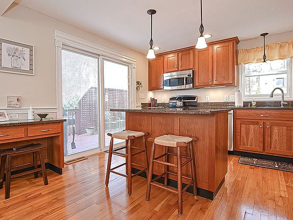 3rd image of 14 Taft Dr