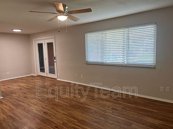2nd image of 1001 E Pearl St APT A