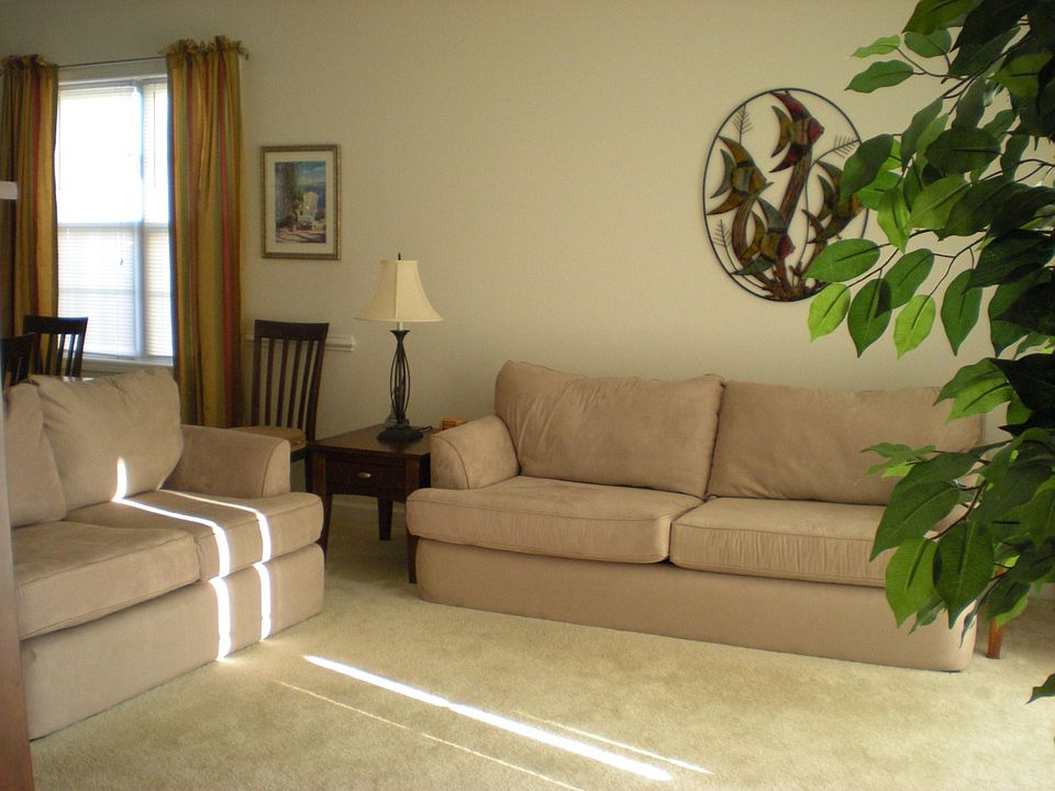 Spacious LR. This is an unfurnished condo. Pictures are to show space only.