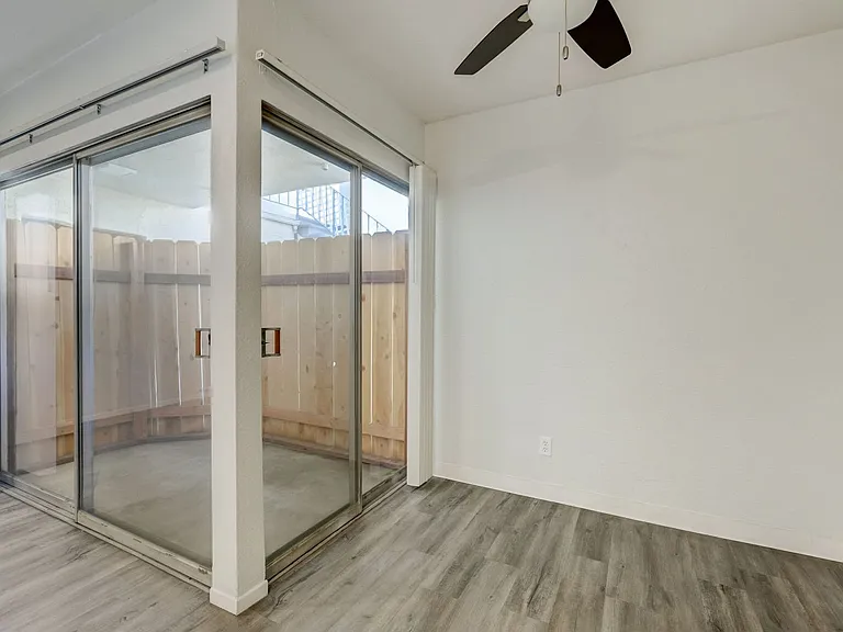 3537 Clarington Ave — Photo 34