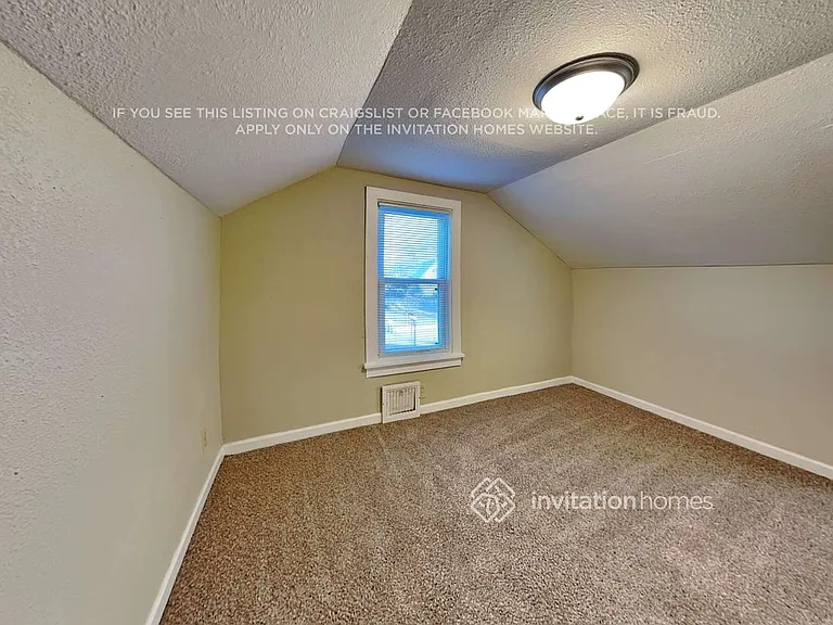 2200 Margaret St — Photo 15