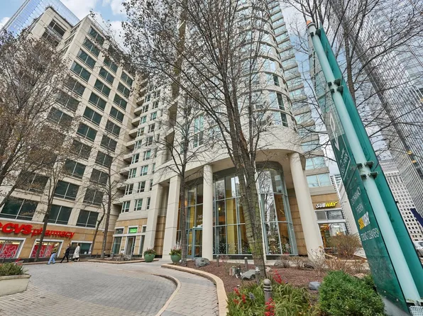 345 N La Salle Dr APT 2510, Chicago, IL 60654