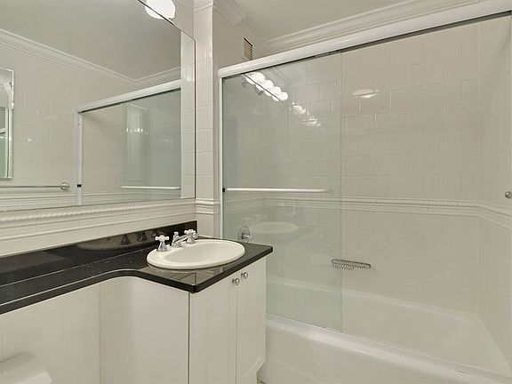 4th image of 400 E 90th St APT 12B