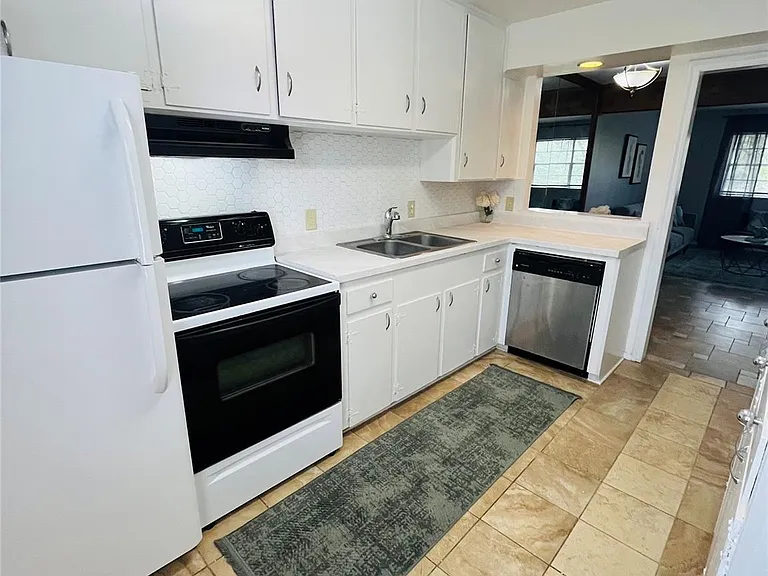11609 Chimney Rock Rd — Photo 5