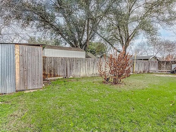 4th image of 6707 Prairie Village Dr